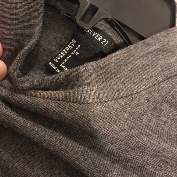 Cute Gray Crop Top with ruffled shoulders - Picture 4 of 4